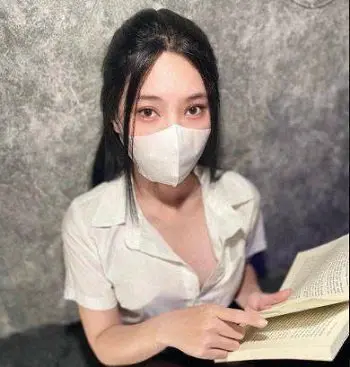 Ảnh thumbnail video Cô giáo dâm đãng thích làm con cu của học sinh cứng lồn thâm đen múp míp cứ cọ sát vào quần rồi banh ra cho đụ ngay tại lớp
