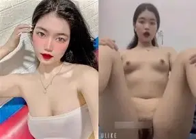 Ảnh thumbnail video Tú Anh lên mạng khoe bướm đầy nước con điếm Tú Anh dang chân khoe lồn đầy nước nhờn bóng loáng lên mạng
