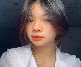 Ảnh thumbnail video Vân Anh khoe bím nước nôi rộng rãi của mình con đĩ Vân Anh ngồi xổm dang chân khoe lồn rộng nước dâm nhiều chảy thành dòng
